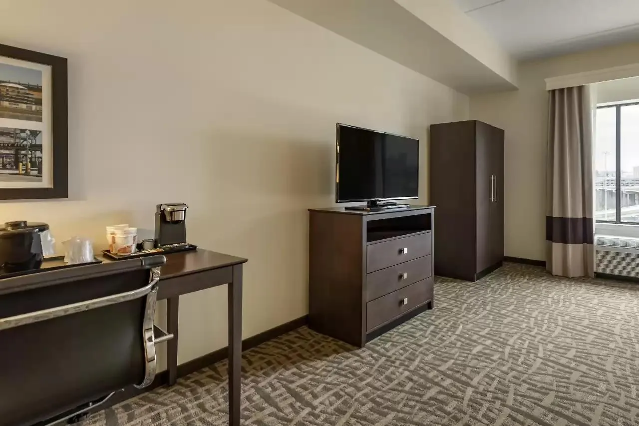 Comfort Inn & Suites Pittsburgh-Northshore Отель Питтсбург