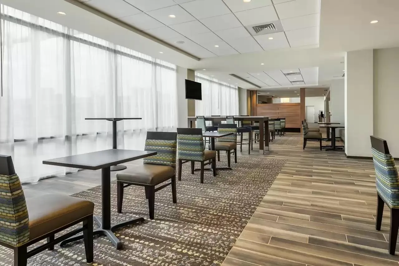 Comfort Inn & Suites Pittsburgh-Northshore Отель